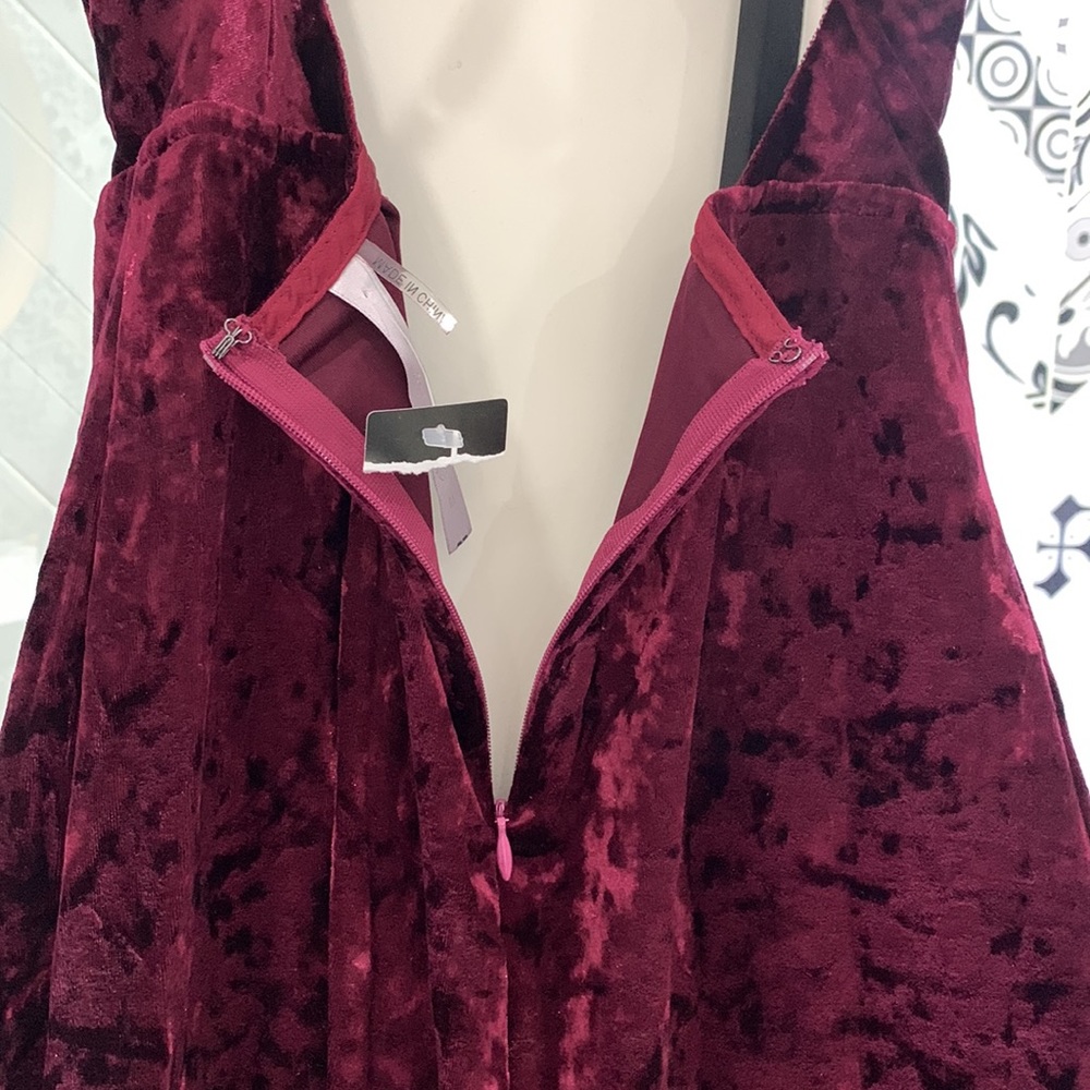 NWOT🌸Super Cute Crashed Velvet Spaghetti Straps Mini Dress - Picture 10 of 15